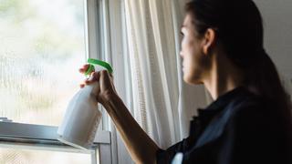 La fórmula para limpiar los rieles de ventanas y puertas corredizas