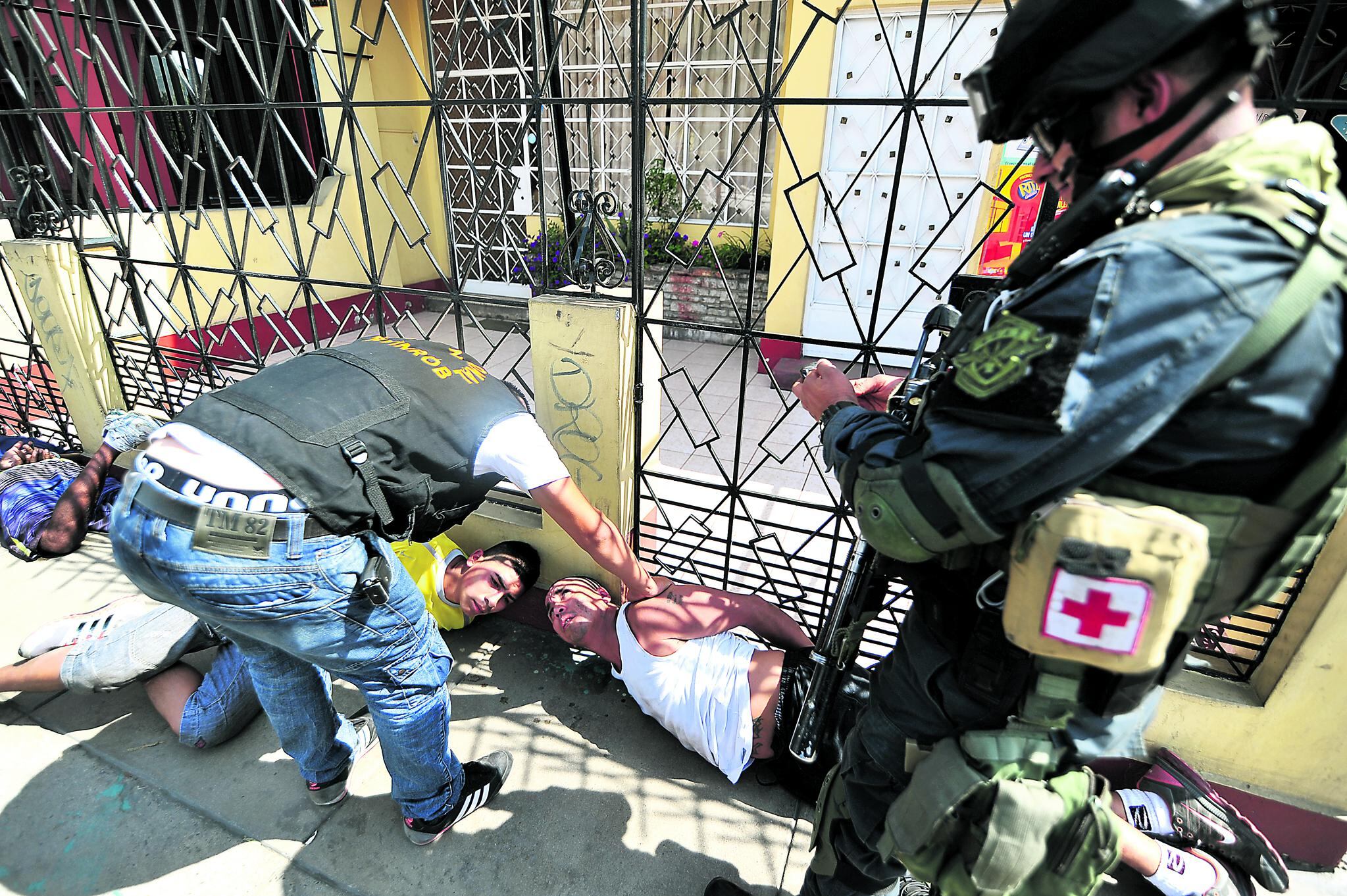 Caen extorsionadores que planeaban matar a empresario por no pagar cupos