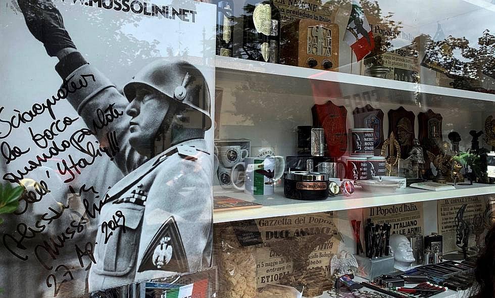 ​Familia de Benito Mussolini y pueblo desean reabrir la tumba del Duce