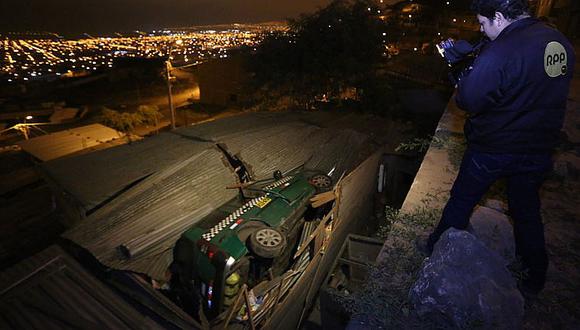 Villa María del Triunfo: Chofer pierde control de auto y cae sobre una casa [VIDEO]   