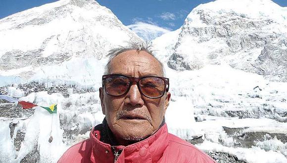 Intenta recuperar récord mundial y muere rumbo a la cima del Everest