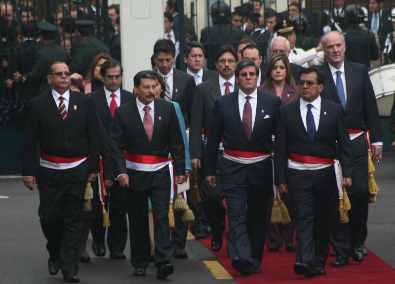 Velásquez Quesquén renunció a su cargo de primer ministro