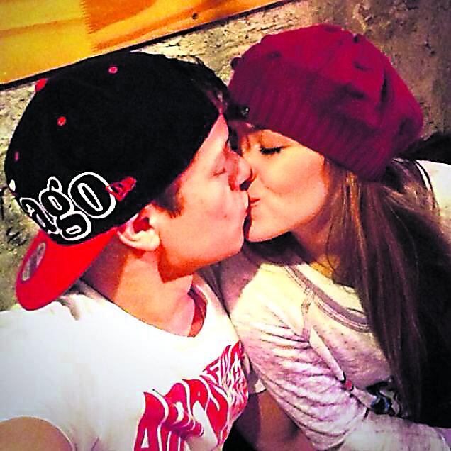 Sale con hermana de su ex Natalie