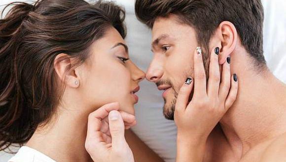 5 detalles que vuelven compatibles a una pareja en la cama
