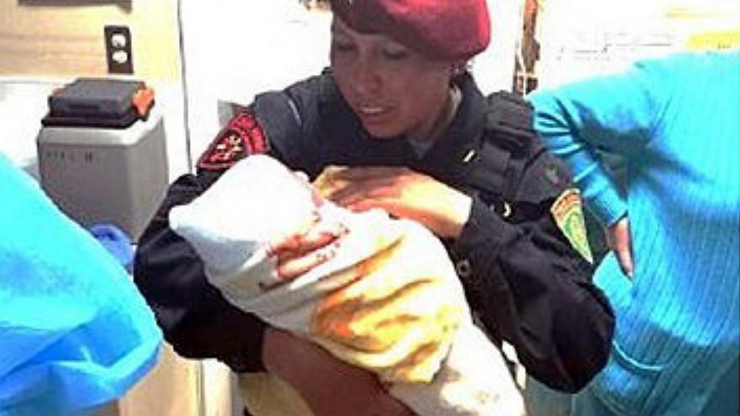 Bebita recién nacida es abandonada en baño de colegio en Cusco (FOTO)