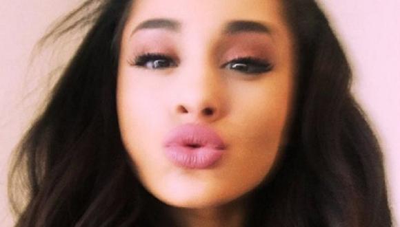 ¡Oh, oh, oh! ¡Nos enamoramos del 'pinky' makeup de Ariana Grande!