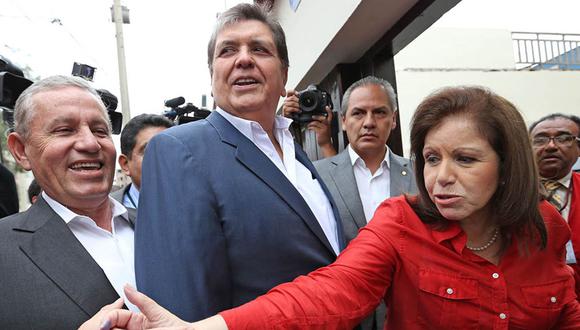 Alan García inscribe su plancha presidencial y dice que empezará campaña con "hechos y no palabras" 