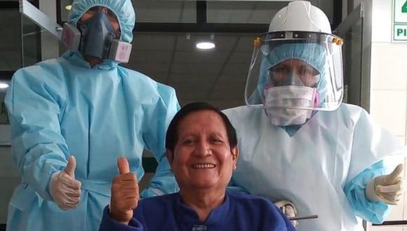 Minsa: El gastroenterólogo Rómulo Marreros (66), fue trasladado desde la provincia de Tocache (San Martín) al Hospital de Emergencia de Are Vitarte, en Lima, y tras vencer al COVID-19 fue dado de alta. (Foto Minsa)