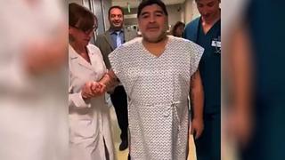 ​Maradona vuelve a caminar tras complicada operación a una rodilla