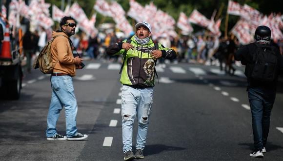 Miles de ciudadanos recorren las principales calles de Buenos Aires y otras provincias de Argentina contra las medidas económicas. (Fotos: EFE/ Juan Ignacio Roncoroni)