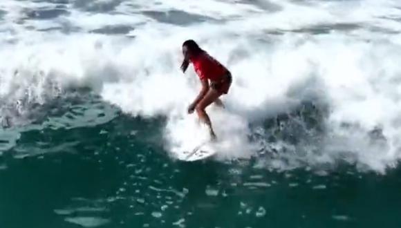 Daniella Rosas participa en el ISA World Surfing Games 2022. Foto: @Olympics.