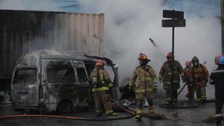 Incendio en SMP: Conductor de combi que chocó contra tráiler tenía el brevete vencido y una docena de papeletas