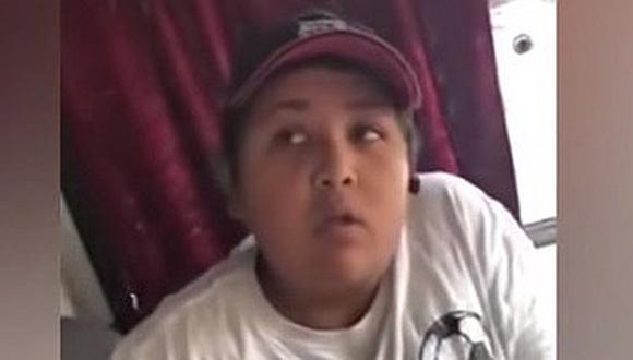 Pasajera queda en desconcierto por conductor de un bus con cara de niño (VIDEO)