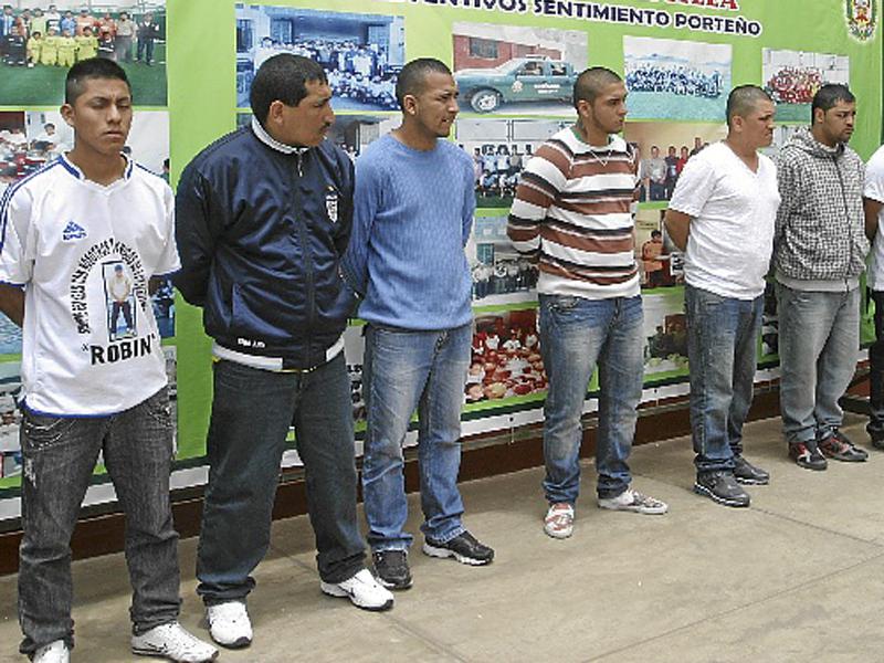 Atrapan 12 obreros con antecedentes