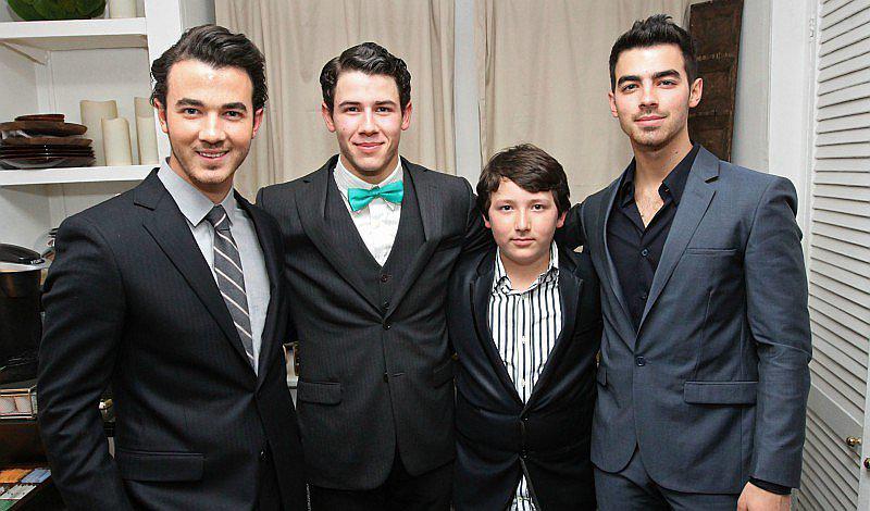 ¡No puede ser! Uno de los hermanos Jonas es arrestado por posesión de drogas