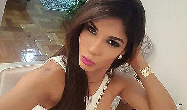 Karen Dejo se va a Hollywood y conquista con diminuta prenda 