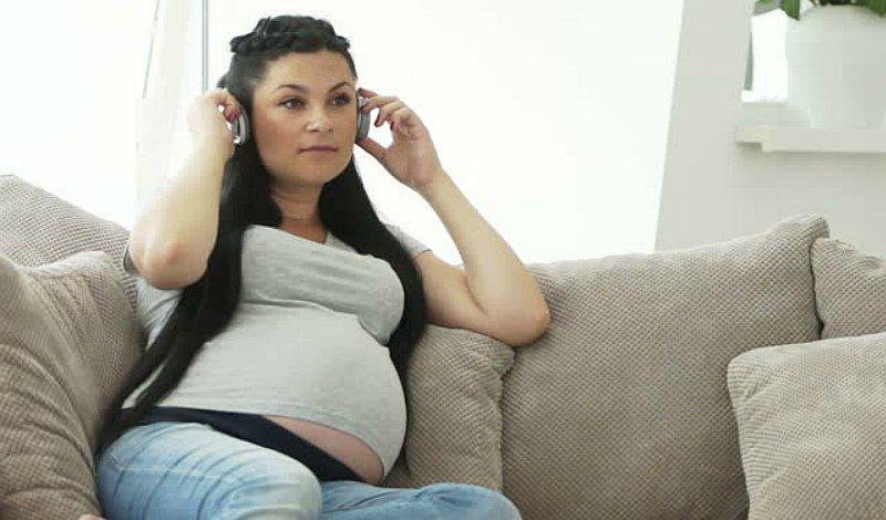 ¡Mucho cuidado! Así afecta el estrés laboral a tu embarazo