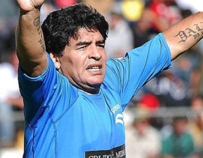 Diego Armando Maradona defiende a Messi de Pelé