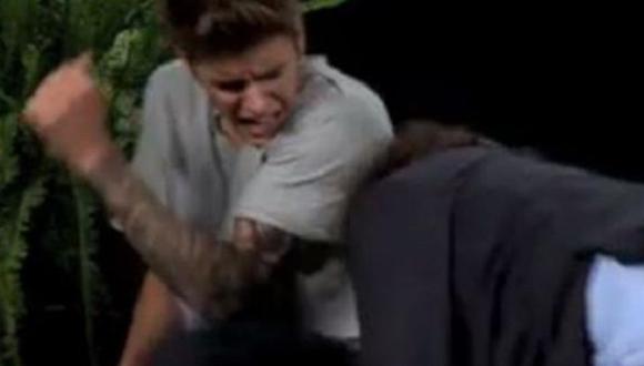 Dan de correazos a Justin Bieber durante entrevista[VIDEO]