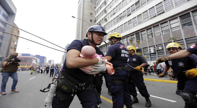 Mesa Redonda: Evacuación aérea en simulacro de sismo [FOTOS] 