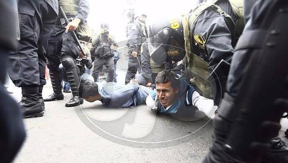 Huelga de maestros: detienen a dos profesores que protestan en Plaza San Martín (FOTOS)
