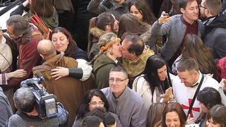 ​Ciudad española bate récord de la cadena de besos más larga del mundo