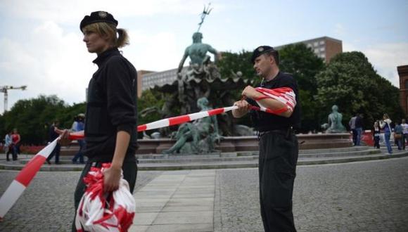 Hombre desnudo y armado con un cuchillo es abatido por la policía en Berlín