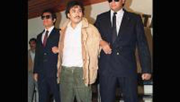 Víctor Polay al ser detenido en la década de 1990; hoy está en la Base Naval del Callao.