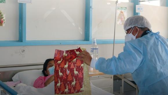 Tacna: dos bebé nacen a primeras horas de la Navidad y reciben la bendición de obispo (Foto: Diresa Tacna)