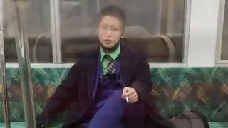 Se disfrazó del Joker y atacó a decenas de personas en el tren de Tokio | VIDEO