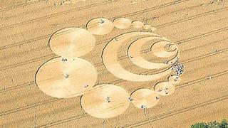 ¿Extraterrestres hicieron estos círculos perfectos en campos de cultivo? (VIDEO)