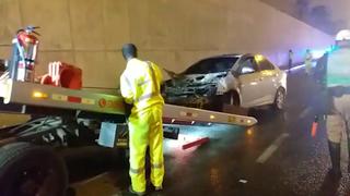 Surco: Apagan auto en llamas que registró unas seis explosiones en la Panamericana Sur