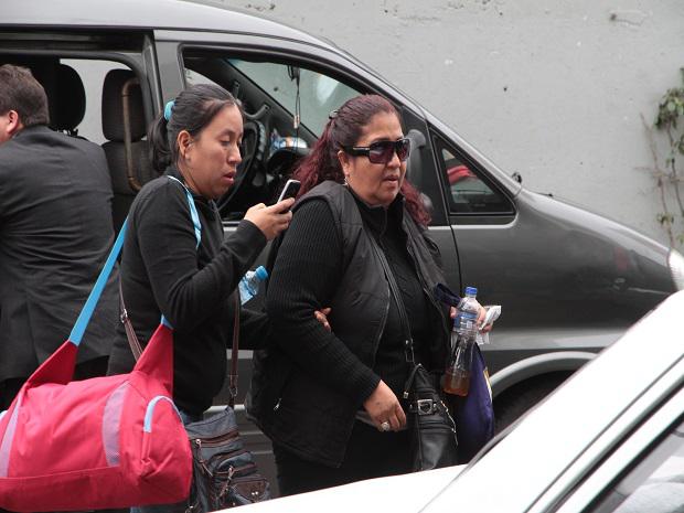 Adolfo Castellano: Viuda de policía héroe denuncia maltrato en morgue 