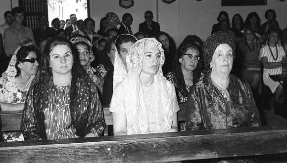 Damas limeñas con elegantes mantillas en misa de Domingo de Ramos, el 11 de abril de 1965. (Foto: Archivo Histórico El Comercio)