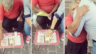 Desconocido hizo esto por abuelito que vendía dulces en las calles (VIDEO)