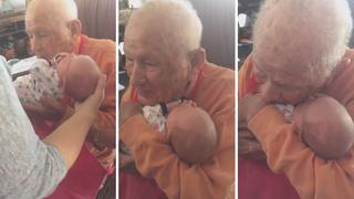 Ancianito conmueve con reacción al momento de conocer a su bisnieto (VIDEO)