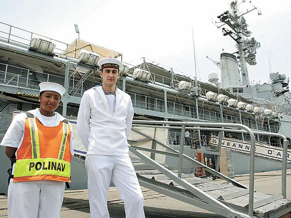 Buque escuela francés visita puerto chalaco