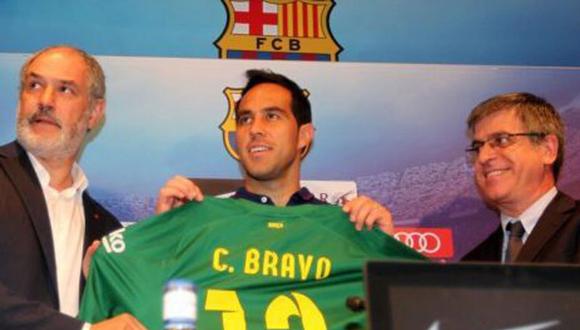 Claudio Bravo firmó por el Barcelona 