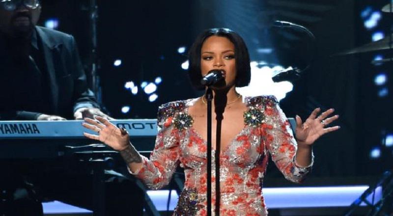 Grammy 2016: Rihanna no se presentó en el escenario por ataque de histeria