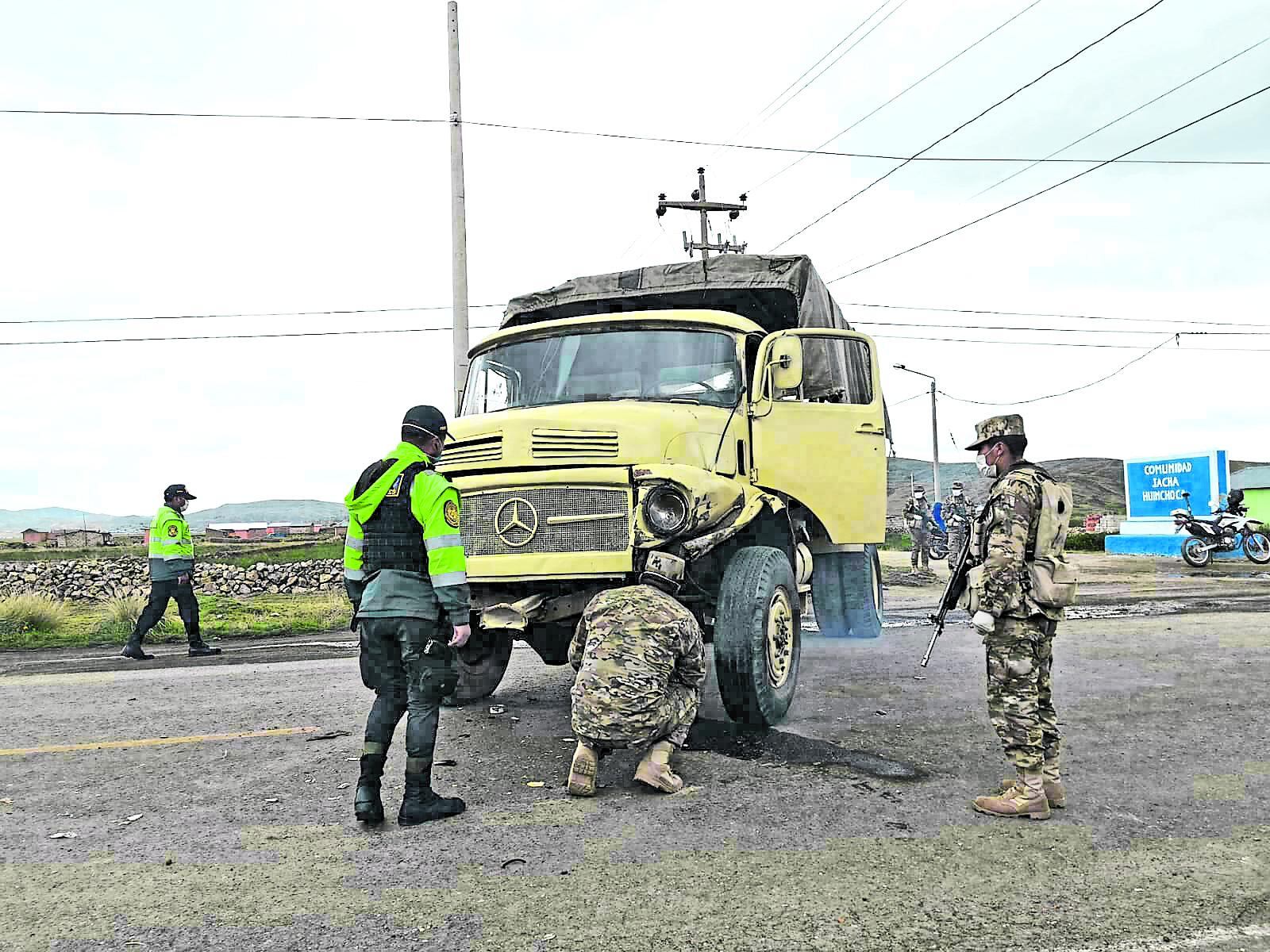 Ronald Mamani fue auxiliado por sus colegas; sin embargo, falleció camino al Hospital de Apoyo de Ilave.