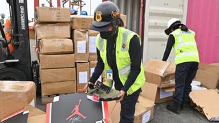 Más de 13 mil pares de zapatillas fueron incautadas en operativo en el puerto del Callao