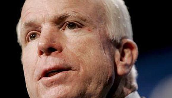 ​McCain, con cáncer cerebral, veta a Donald Trump en su funeral