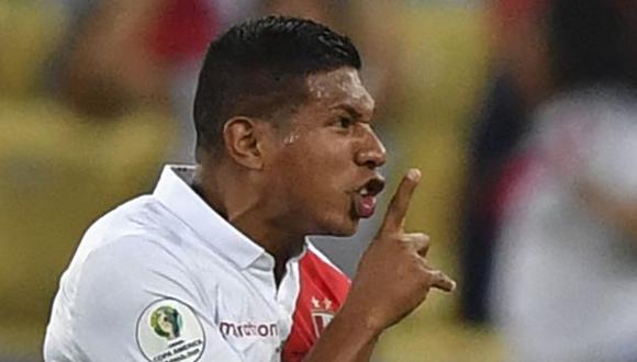 Edison Flores tiene 15 goles con camiseta de la selección peruana. (Foto: AFP)