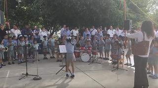 Video de niña dirigiendo orquesta infantil se viraliza
