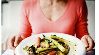 Comer para vivir: ¿cómo debería ser la cena ideal?