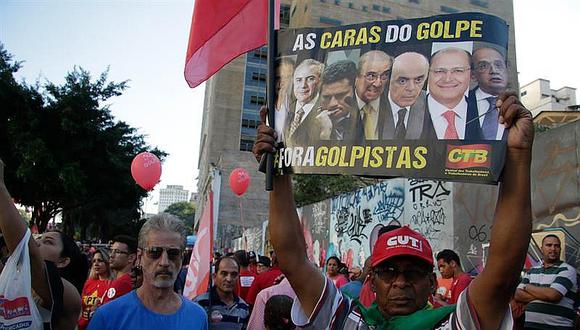 Presidenta brasileña Dilma Rousseff está a un paso de destitución por "golpe"