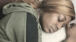 La "bella durmiente", la historia de una mujer que puede llegar a dormir 22 horas al día 