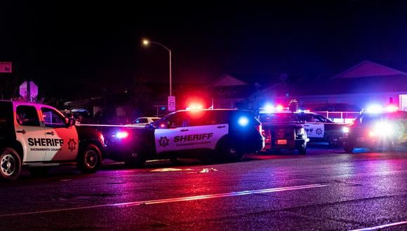 La cinta policial bloquea la escena del crimen en Sacramento, California. (Foto: Andri Tambunan / AFP)