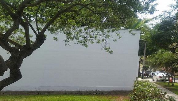 San Isidro: vecino cierra mitad de jardín con dry wall