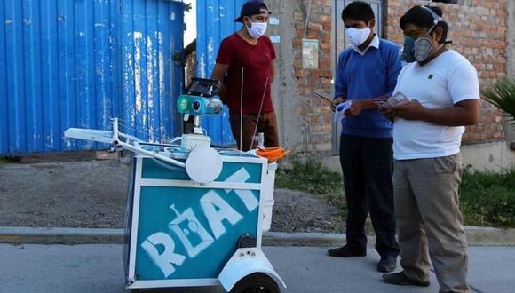 Ayacucho. Los tres estudiantes creadores de este robot explicaron todas lo que es capaz de ejecutar en asistencia al personal médico (GEC)